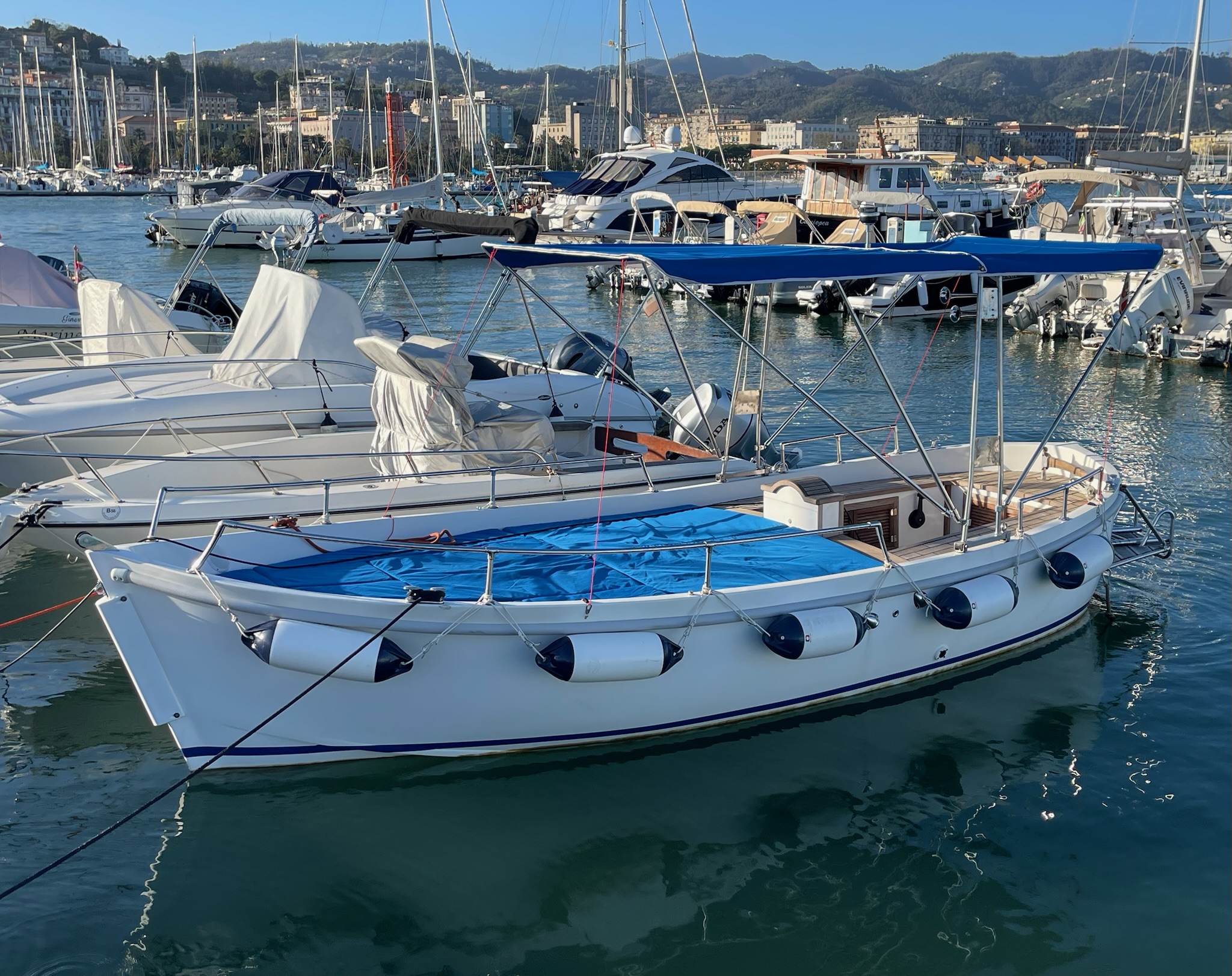 Gozzo ligure "Discorsi" - Tradition and comfort at sear - Tradizione e confort sul mare
